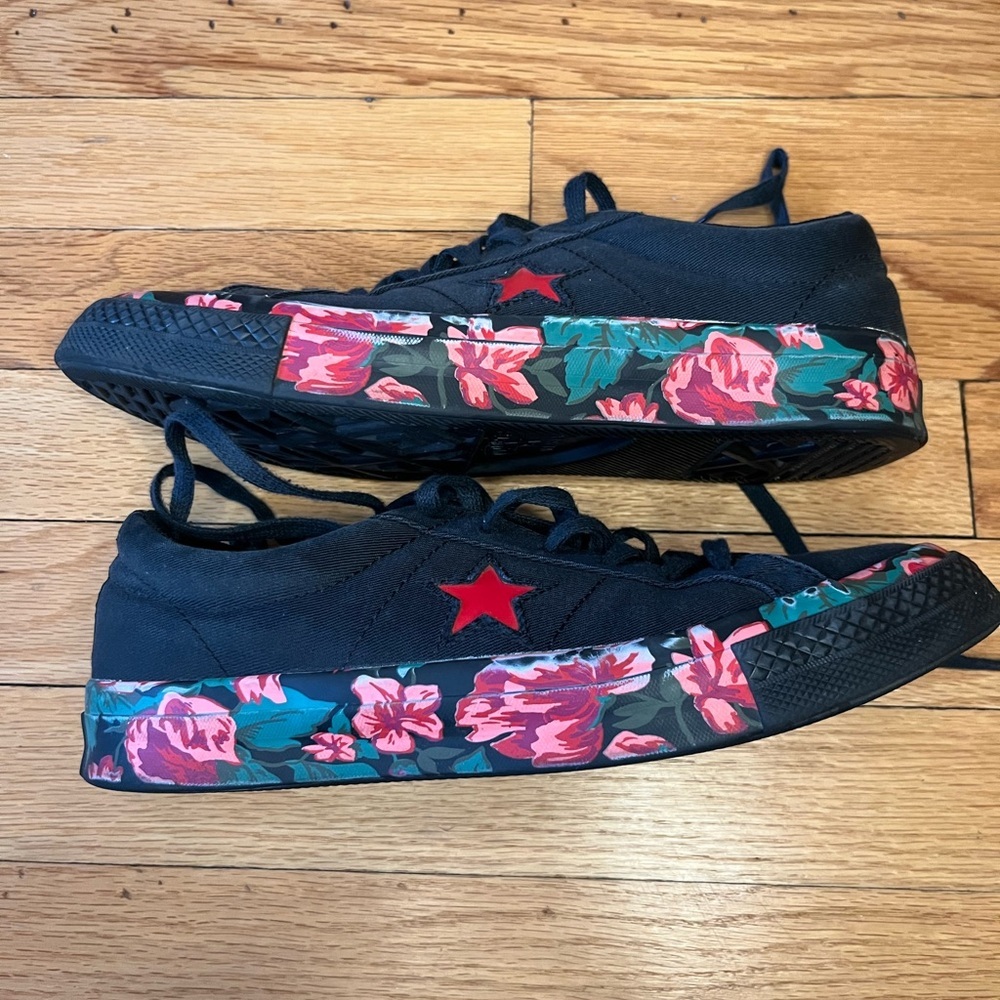 Converse Black Canvas Women's Low-Top Sneakers with Red Star Accent - Picture 7 of 10